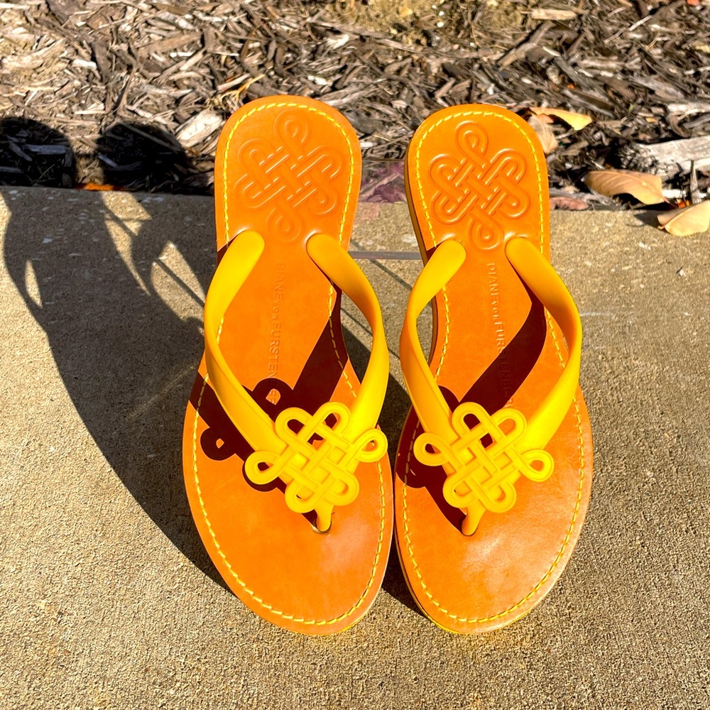 Diane Von Furstenberg Lime Yellow Slippers sandals flip flops Sz 7.5